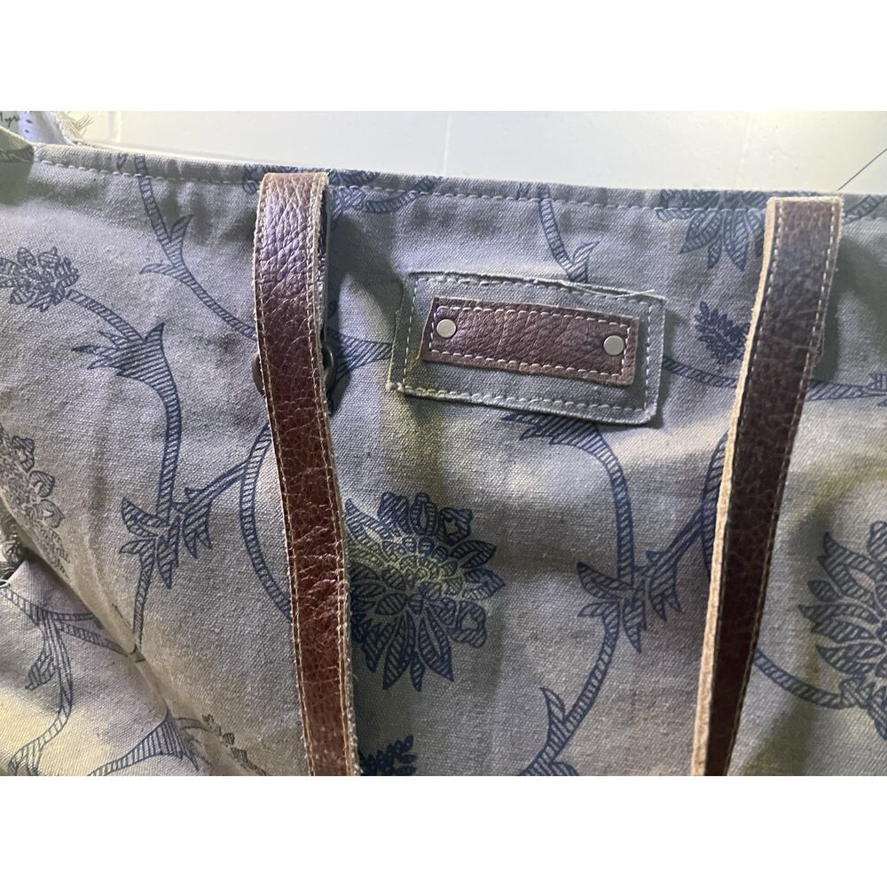 Myra Bag Gray Floral Zip Tote w/ Brown Leather Double Handles Lined Pockets - Picture 3 of 10